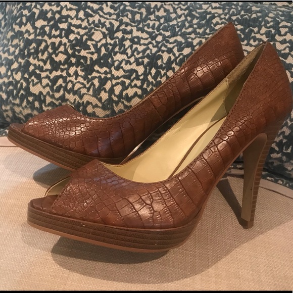 Brown snakeskin heels - Picture 1 of 5